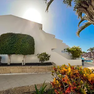 https://apartament-malibu-blue.adeje-hotels.com